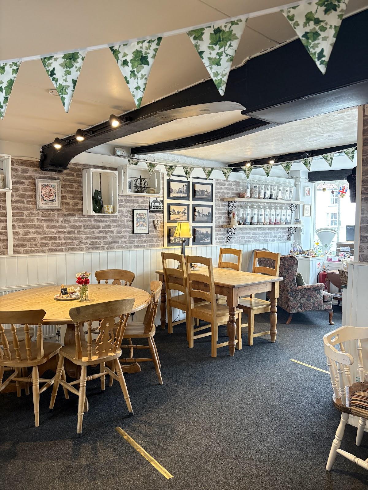 IVY & BOND Tea Cosy & Coffee