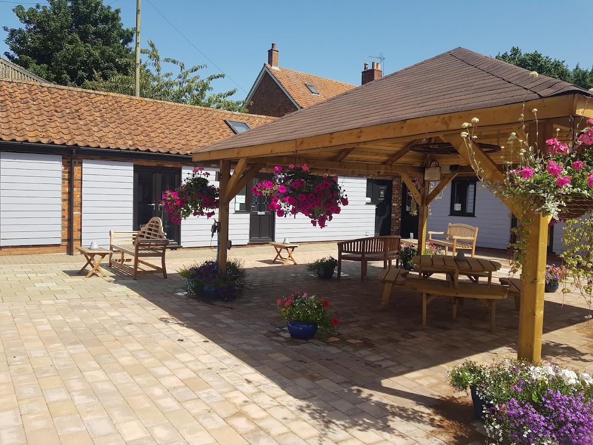 Low Farm Holiday Cottages & Campsite - Waldringfield / Suffolk
