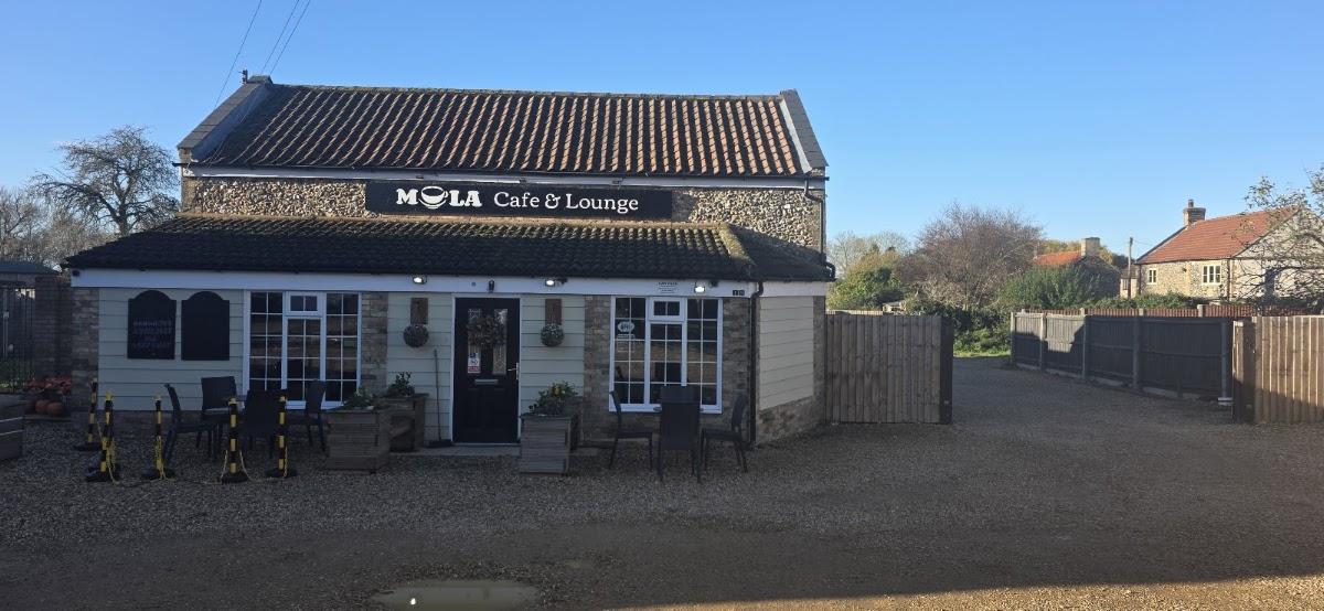 Mola Cafe Lounge