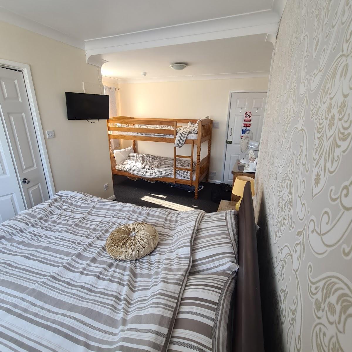 OYO Twins Palms Guest House