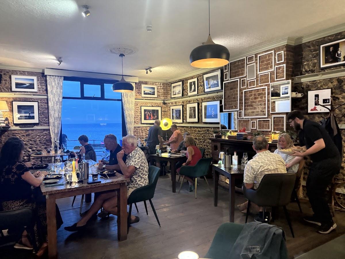 Red Lion Food & Rooms