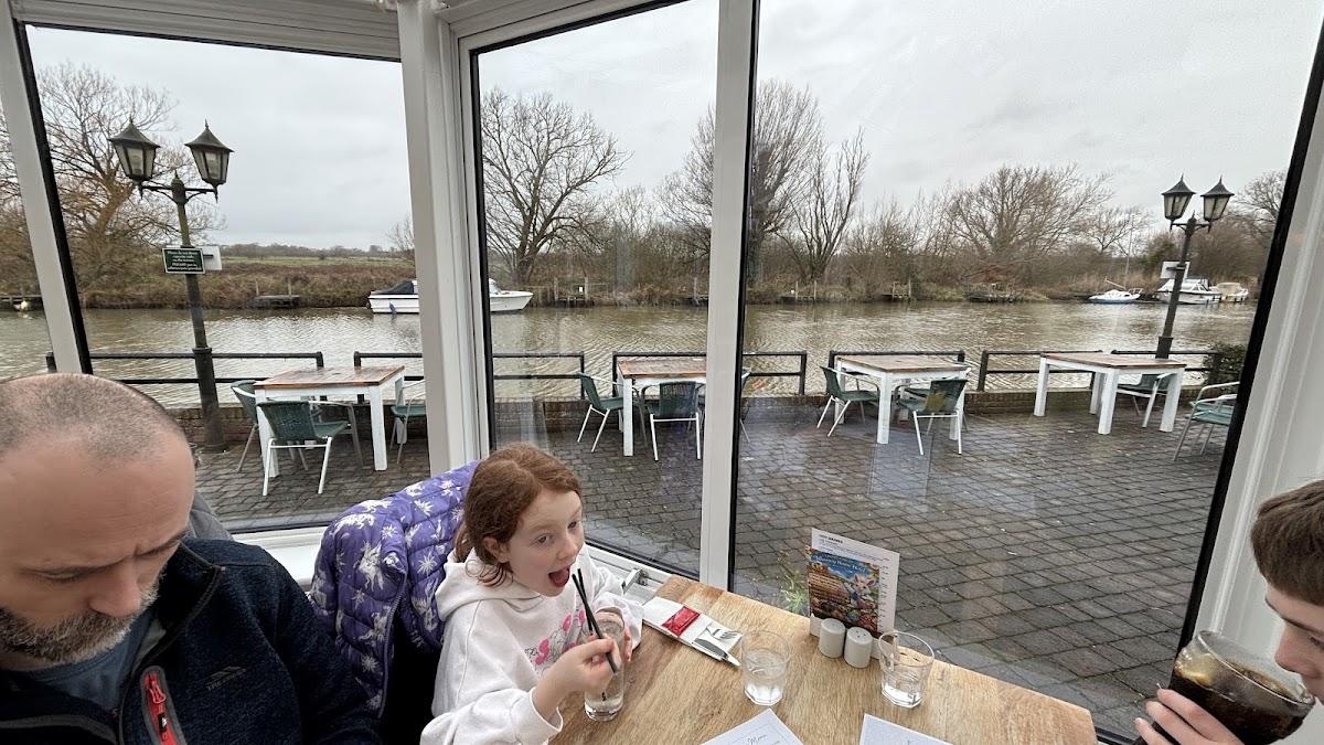Riverside Restaurant & Bar