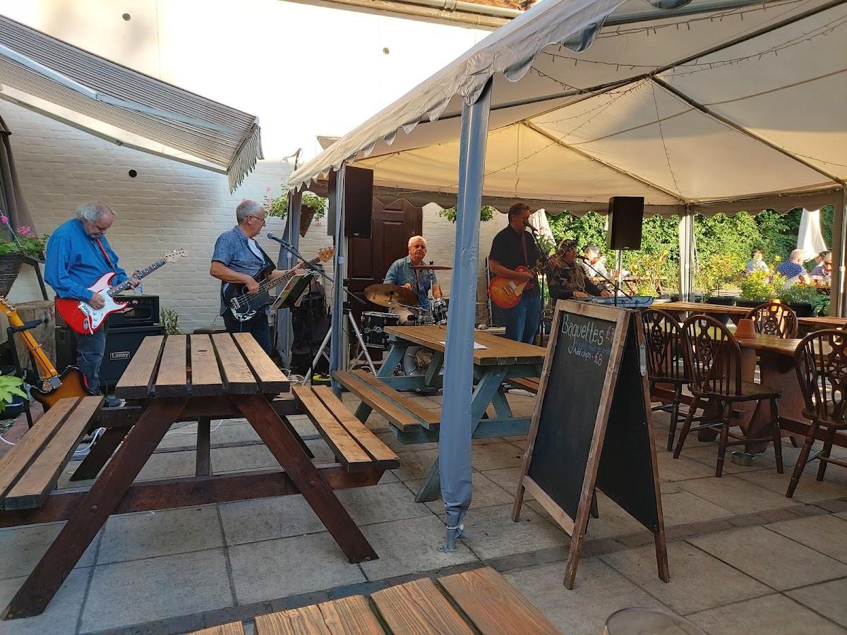 The Three Horseshoes, North Cove