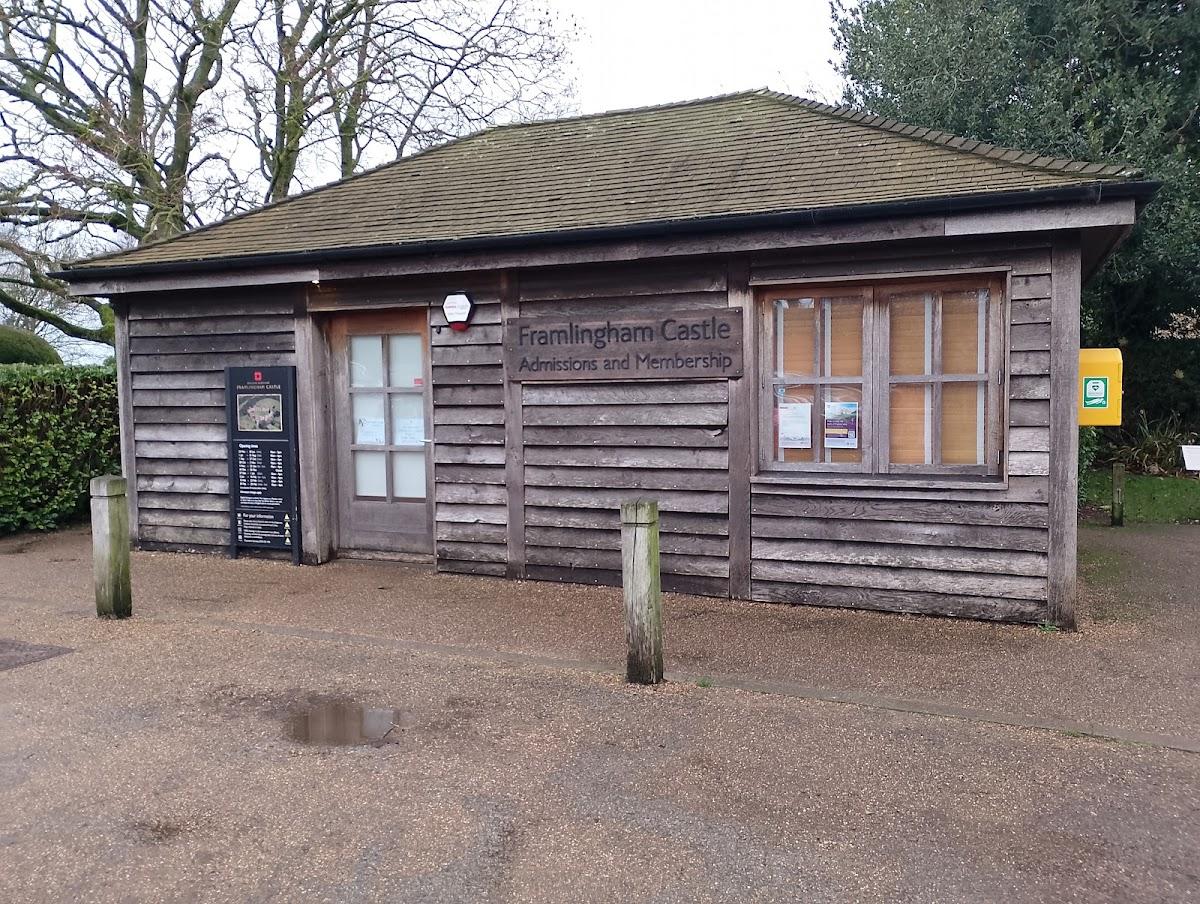 English Heritage Car Park - Framlingham Castle